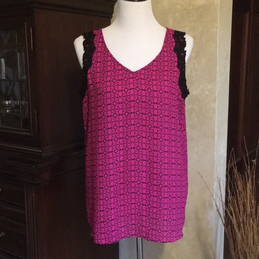 Worthington sleeveless blouse w/ black lace detail